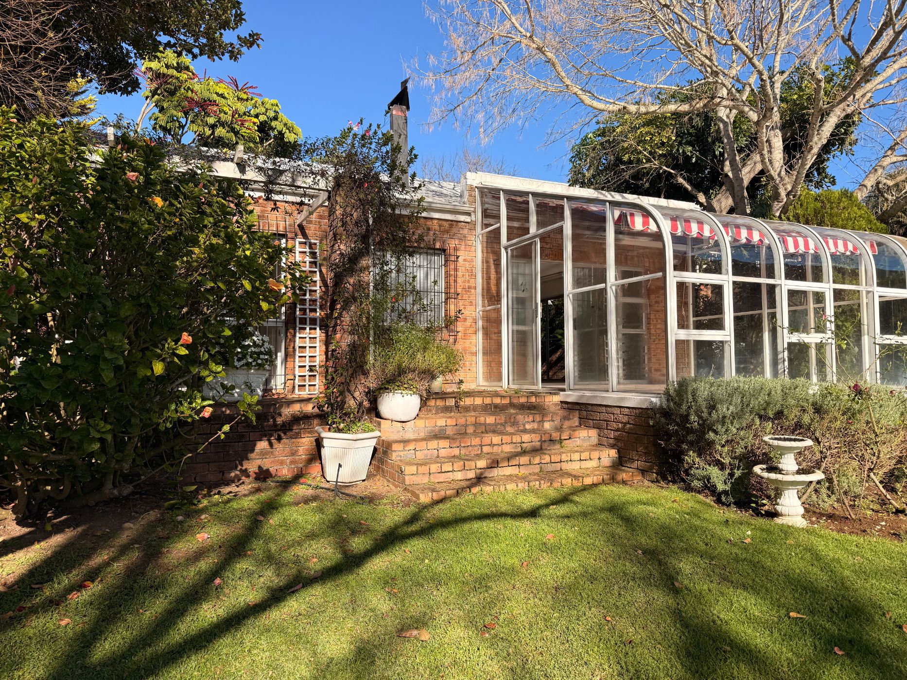 Cottage to rent in Constantia, Cape Town - RBL1742347