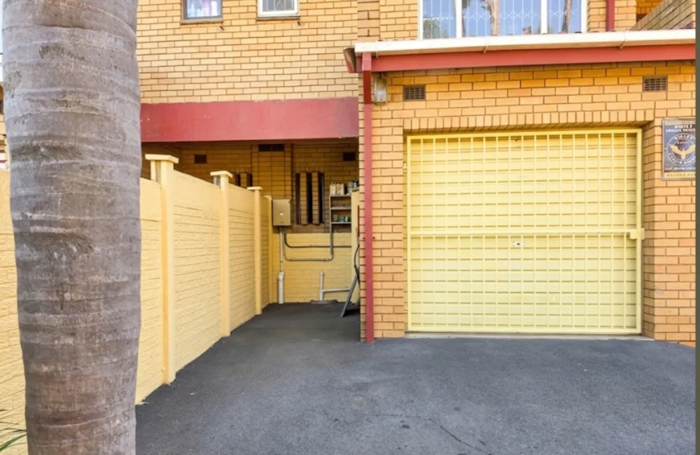Townhouse for sale in Effingham Heights - 1ND1742421