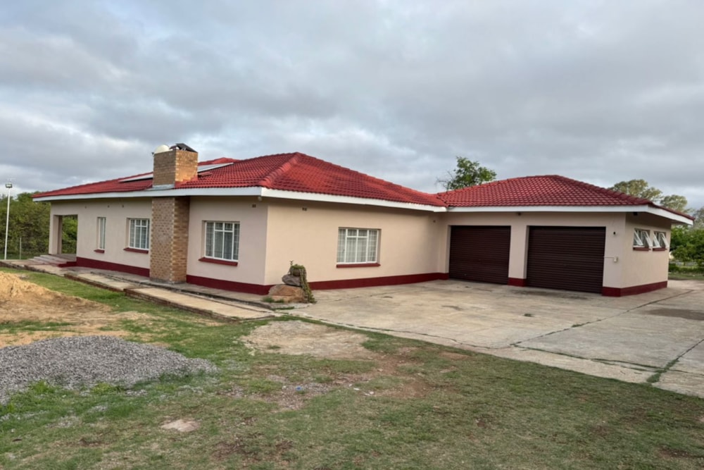 House for sale in Burnside, Bulawayo, Zimbabwe - 3ZB1742432 House for sale in Burnside, Bulawayo, Zimbabwe - 3ZB1742432