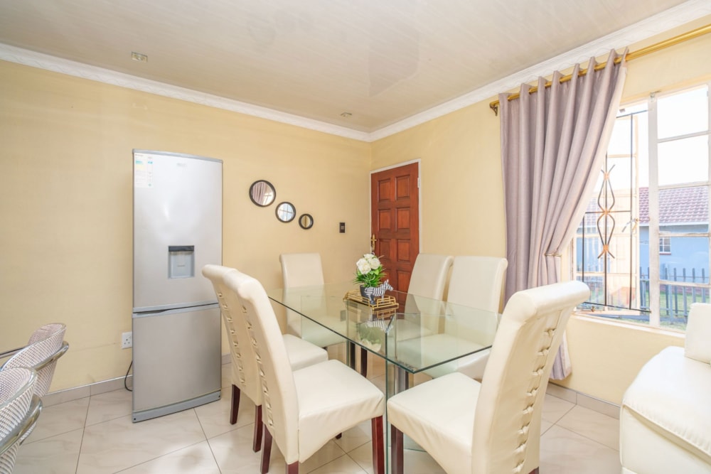 Townhouse for sale in Roodepoort West - RAN1742555 Townhouse for sale in Roodepoort West - RAN1742555