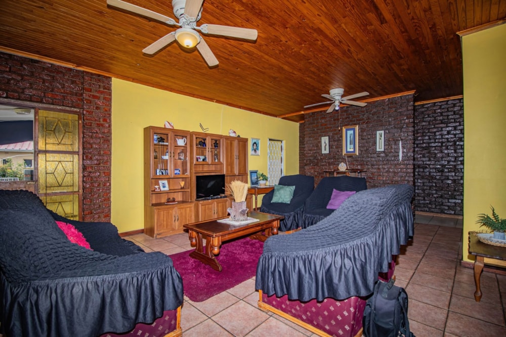 House for sale in Oudtshoorn Central - 1OU1743173