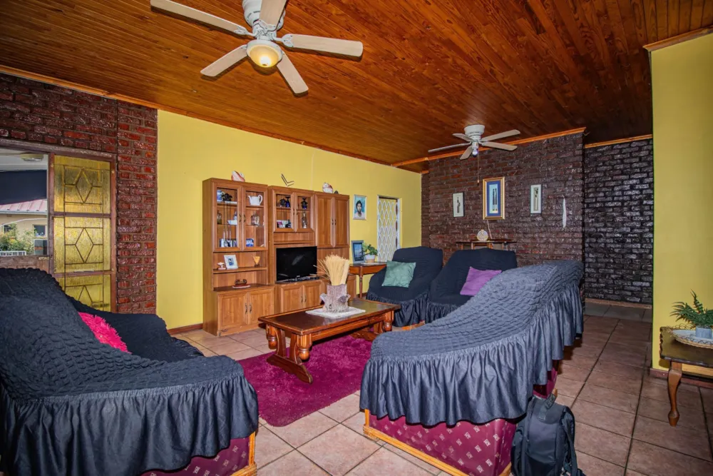 House for sale in Oudtshoorn Central - 1OU1743173 House for sale in Oudtshoorn Central - 1OU1743173