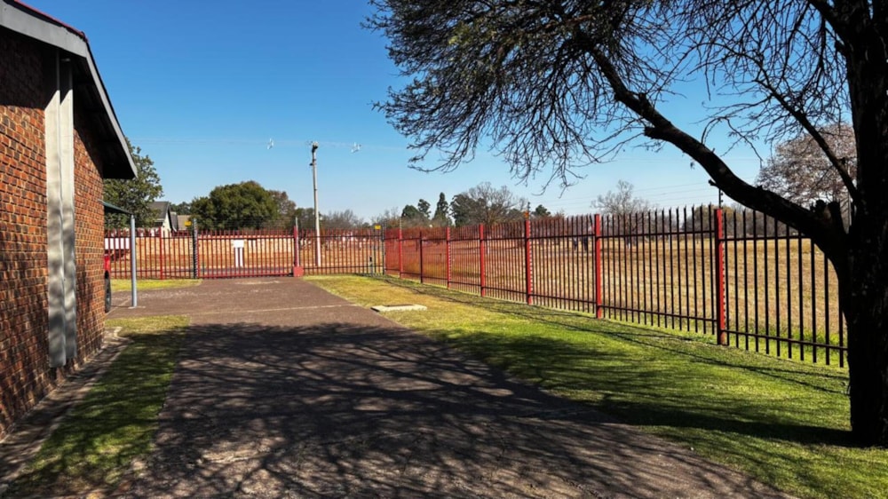 Security complex home to rent in Middelburg South (Mpumalanga South) - 1MD1742671 Security complex home to rent in Middelburg South (Mpumalanga South) - 1MD1742671