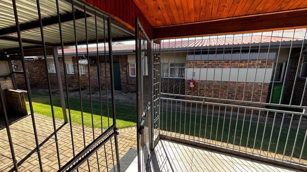 Security complex home to rent in Middelburg South (Mpumalanga South) - 1MD1742671 Security complex home to rent in Middelburg South (Mpumalanga South) - 1MD1742671