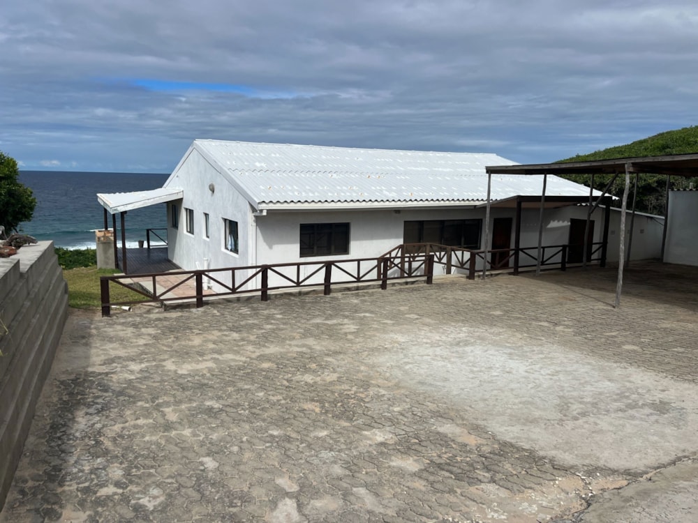 Beach resort for sale in Praia de Zavora, Mozambique - 3MQ1742712