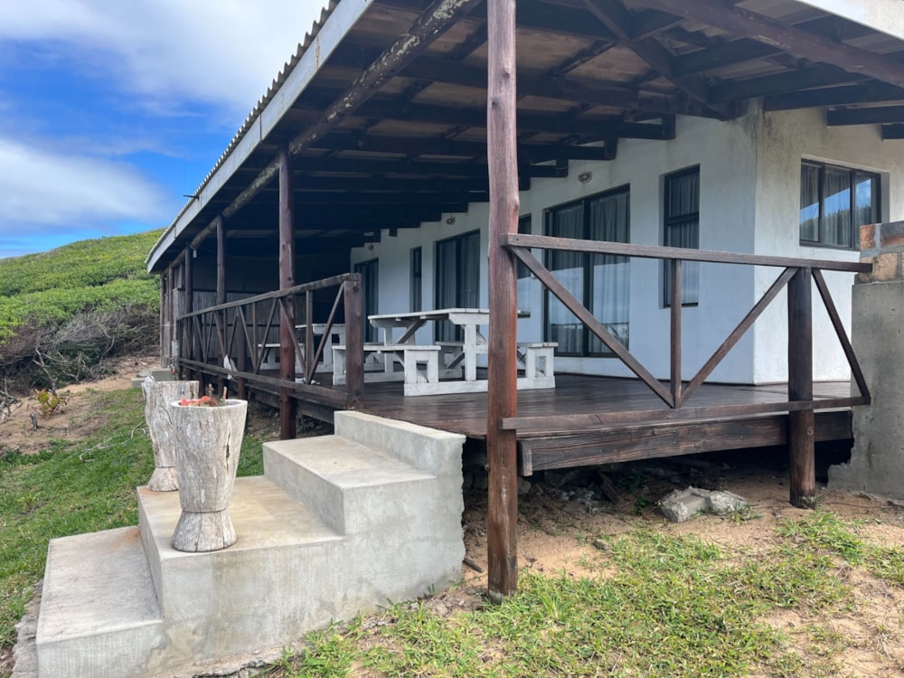 Beach resort for sale in Praia de Zavora, Mozambique - 3MQ1742712