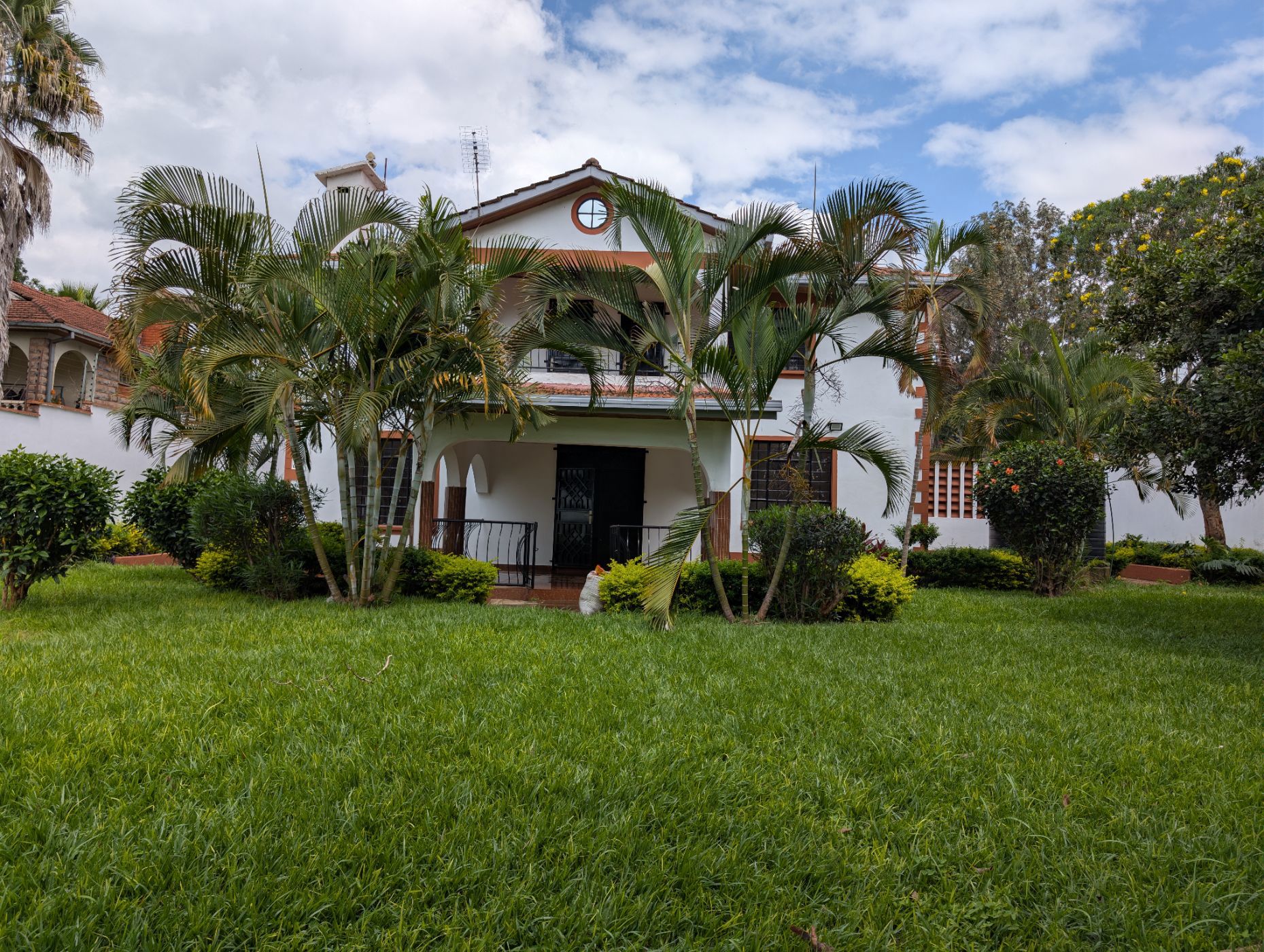 Double-storey house to rent in Runda , Kenya - 3KE1742695