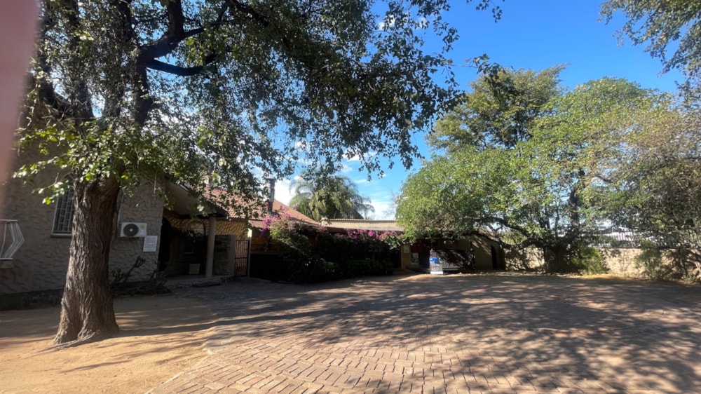 Commercial restaurant for sale in Phalaborwa - 1PW1742782 Commercial restaurant for sale in Phalaborwa - 1PW1742782