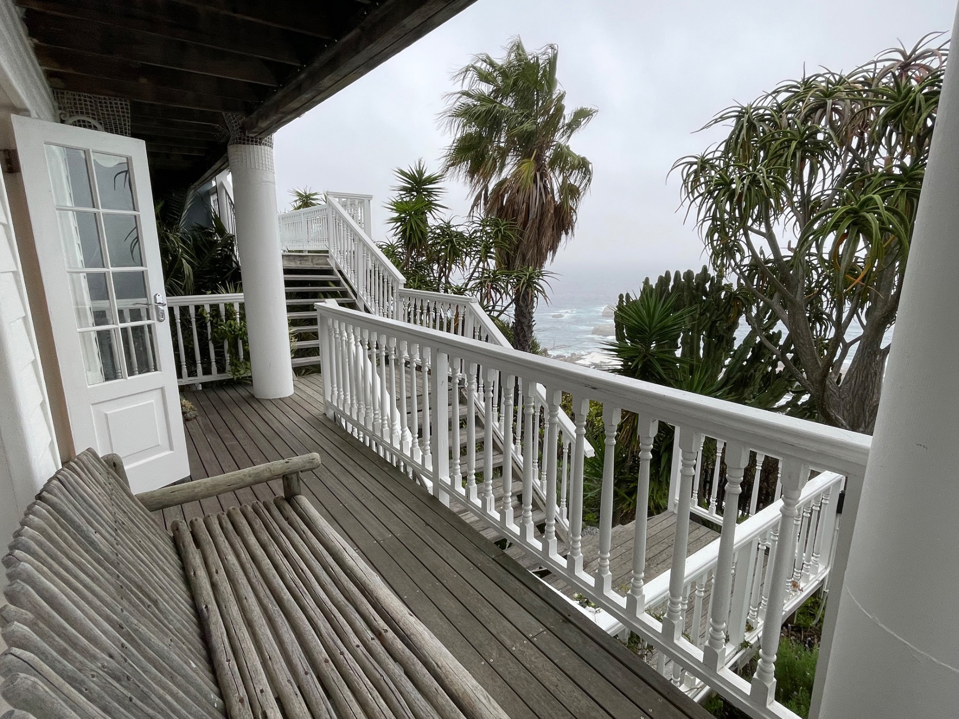 Bachelor apartment to rent in Llandudno - HYL1742883