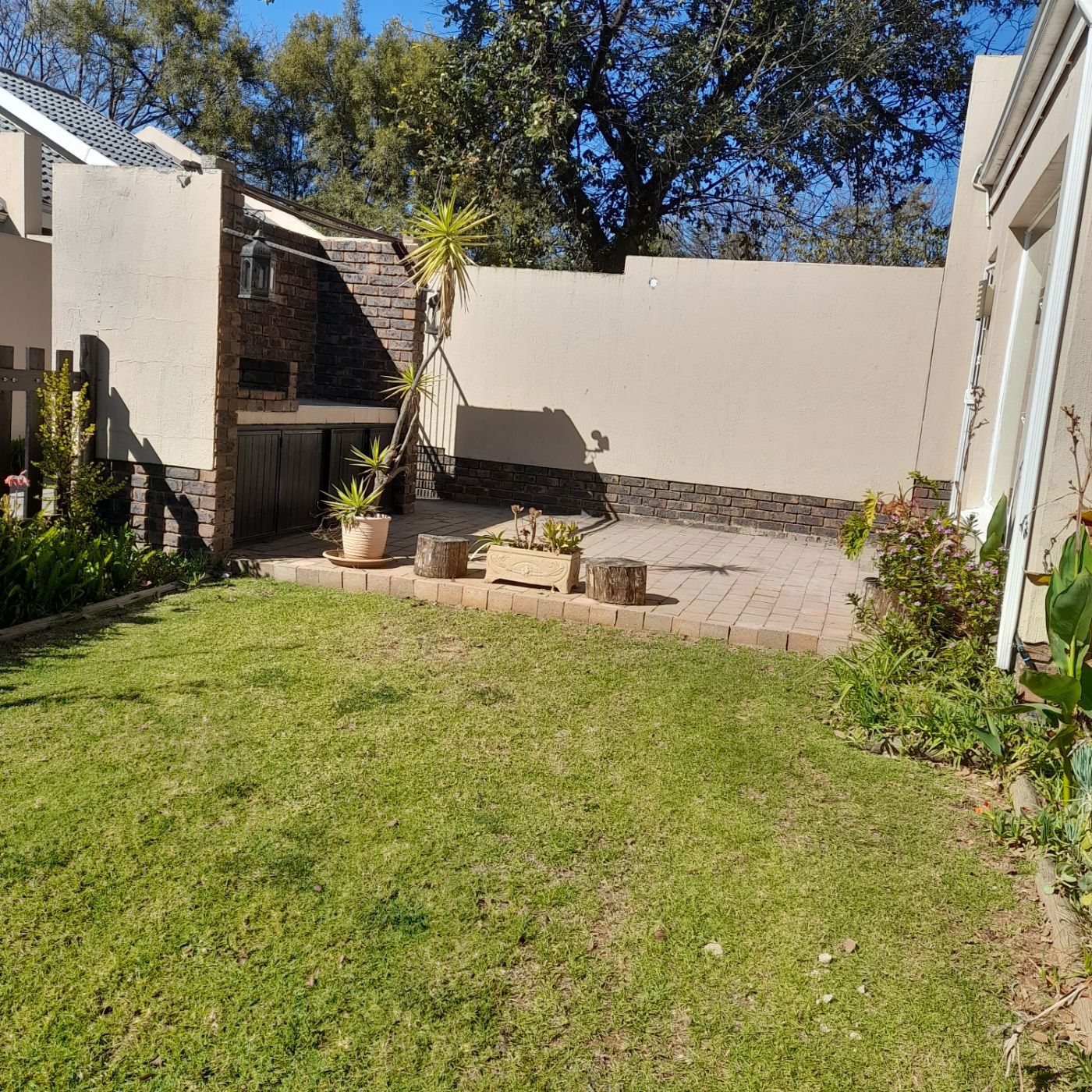 Townhouse to rent in Broadacres - View 4