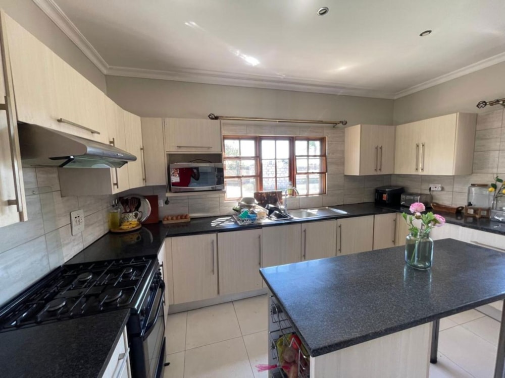 Single-storey house for sale in Ibex Hill, Zambia - 3ZA1743090 Single-storey house for sale in Ibex Hill, Zambia - 3ZA1743090