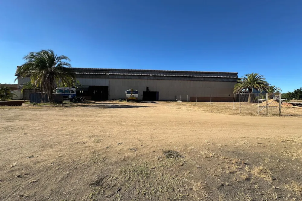 Commercial industrial property for sale in Steeldale, Zimbabwe - 3ZB1743092 Commercial industrial property for sale in Steeldale, Zimbabwe - 3ZB1743092