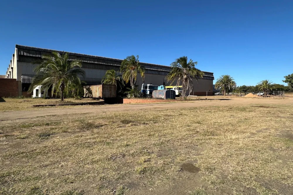 Commercial industrial property for sale in Steeldale, Zimbabwe - 3ZB1743092 Commercial industrial property for sale in Steeldale, Zimbabwe - 3ZB1743092