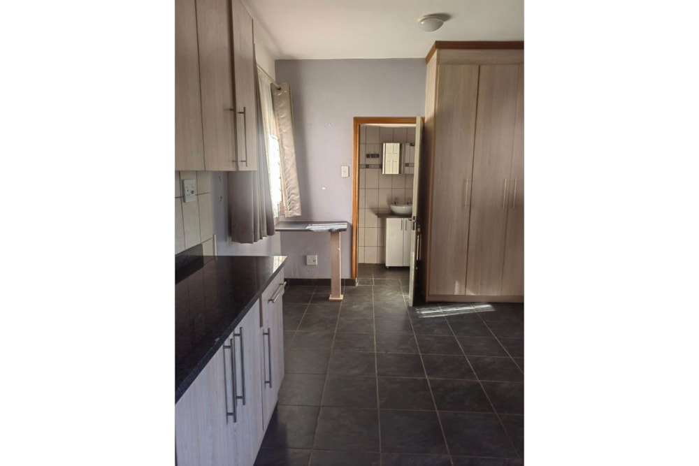Studio apartment to rent in Kempton Park - ENL1743164