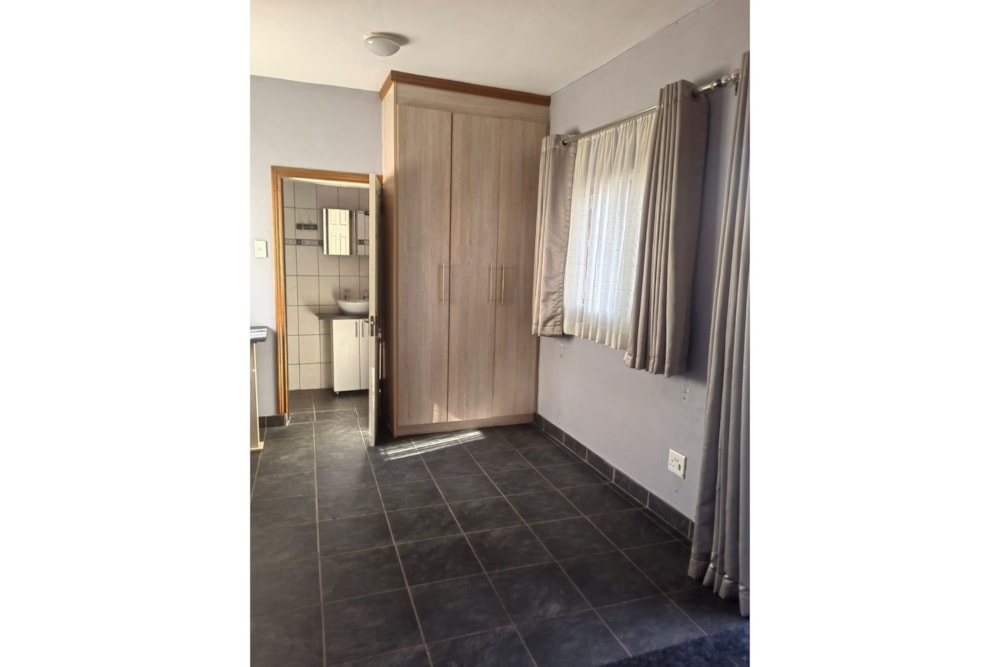 Studio apartment to rent in Kempton Park - ENL1743164