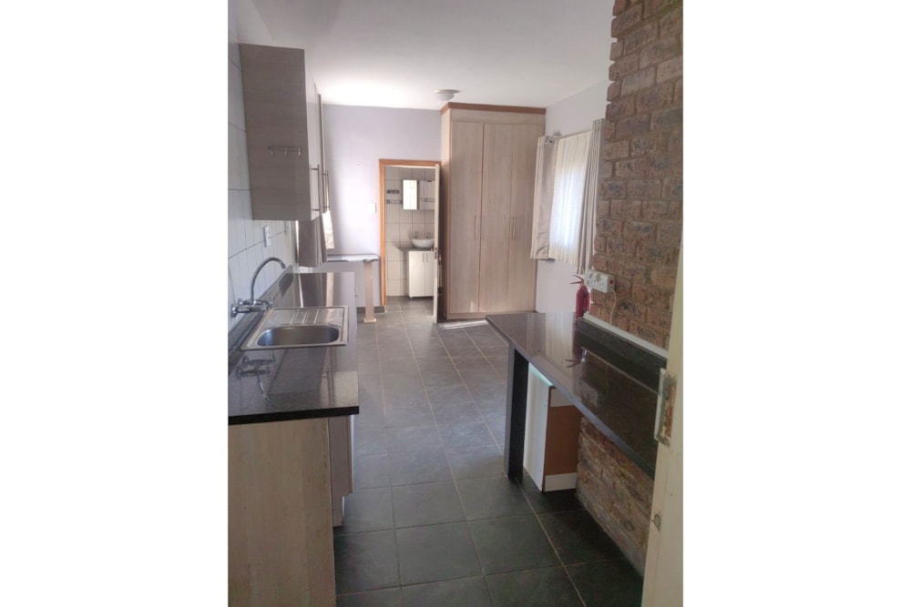 Studio apartment to rent in Kempton Park - ENL1743164