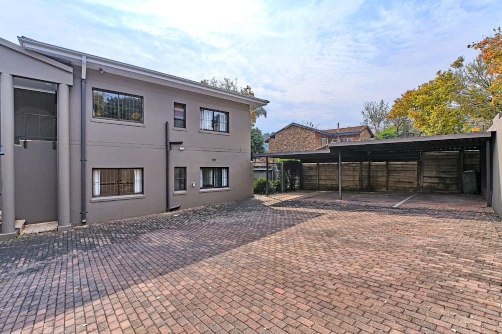 Double-storey house to rent in Parktown - JBL1743184 Double-storey house to rent in Parktown - JBL1743184