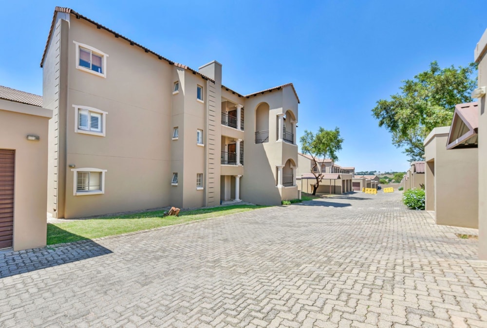 Apartment for sale in North Riding - FW1743363