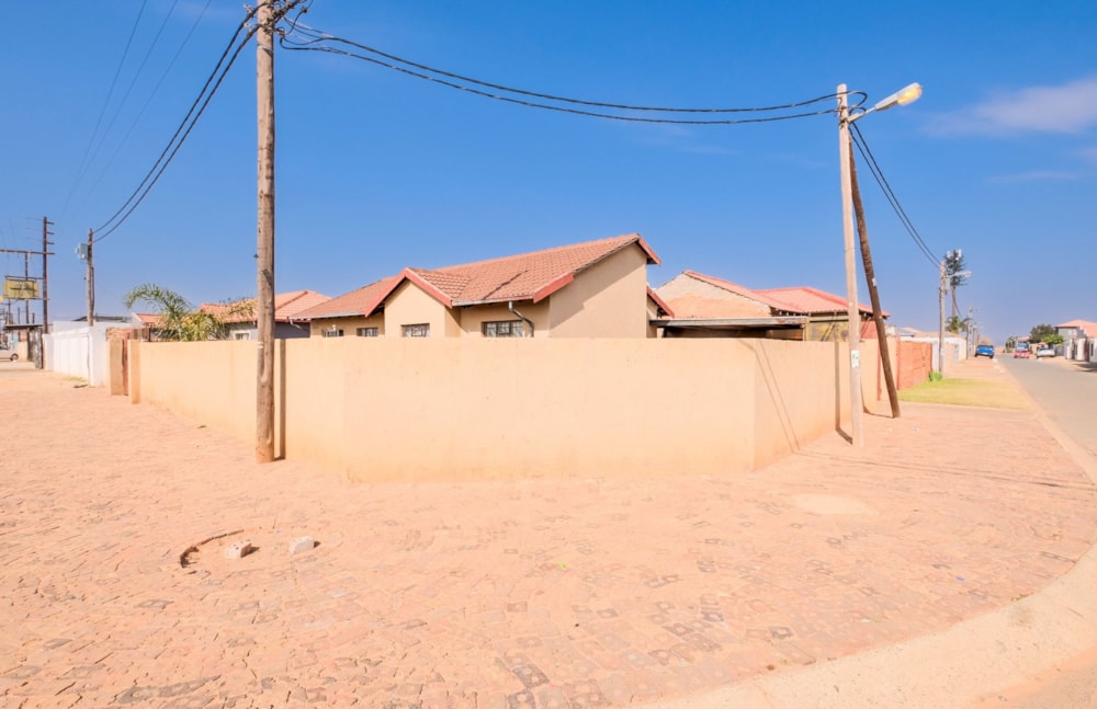 House for sale in Protea Glen - RDT1743265