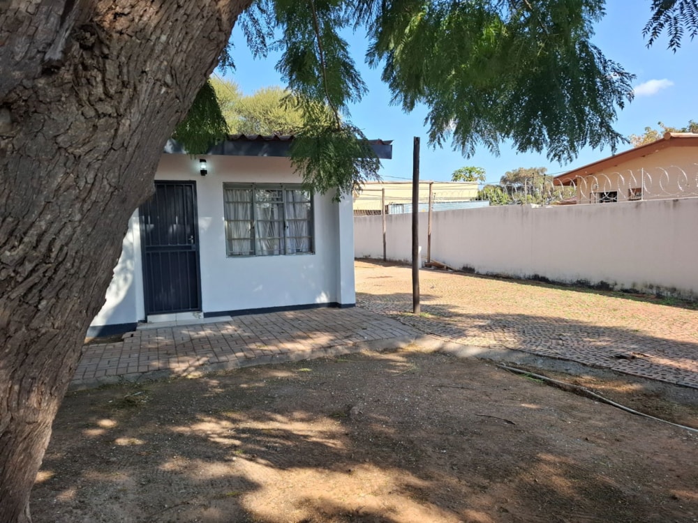 House to rent in Phase 2, Botswana - 3BO1743477