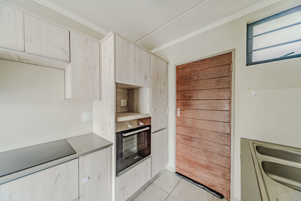 Apartment to rent in Rooihuiskraal North - CNL1743548 Apartment to rent in Rooihuiskraal North - CNL1743548