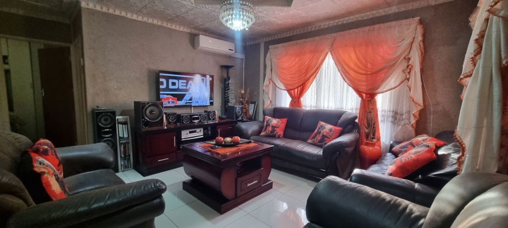 House for sale in Ipeleng - 1KJ1743524 House for sale in Ipeleng - 1KJ1743524