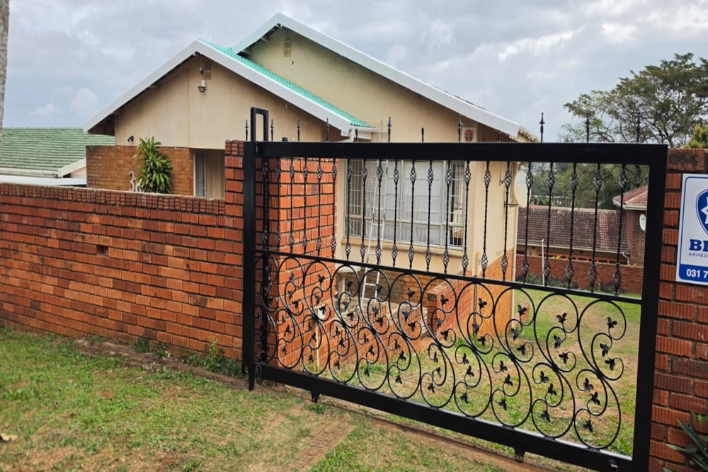House for sale in Chatsworth, KwaZulu-Natal - 1WB1746594