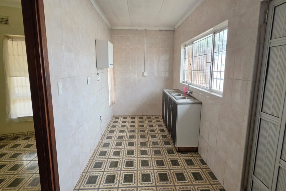 House for sale in Chatsworth, KwaZulu-Natal - 1WB1746594