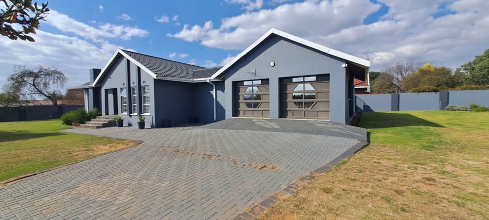 House for sale in Middelburg South (Mpumalanga South)  - 1MD1743590