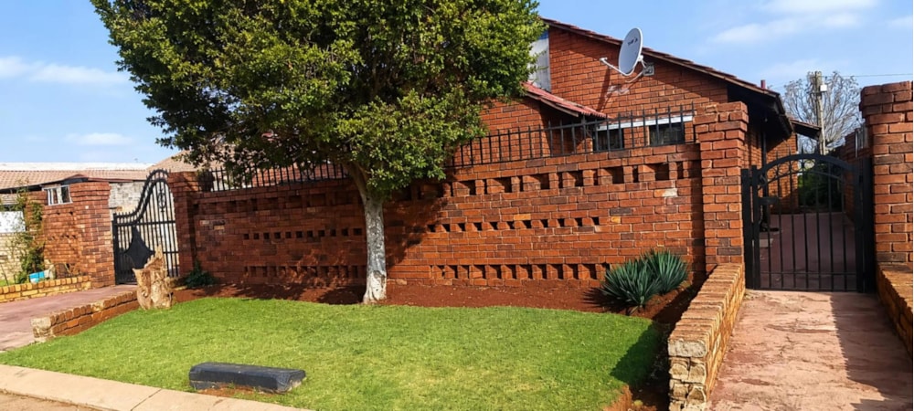 House for sale in Vosloorus - BOK1743611