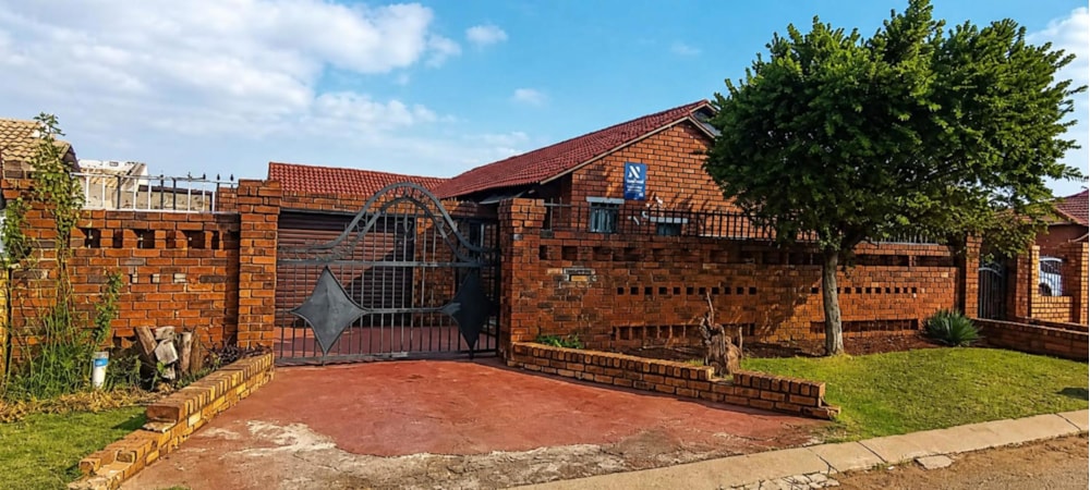House for sale in Vosloorus - BOK1743611