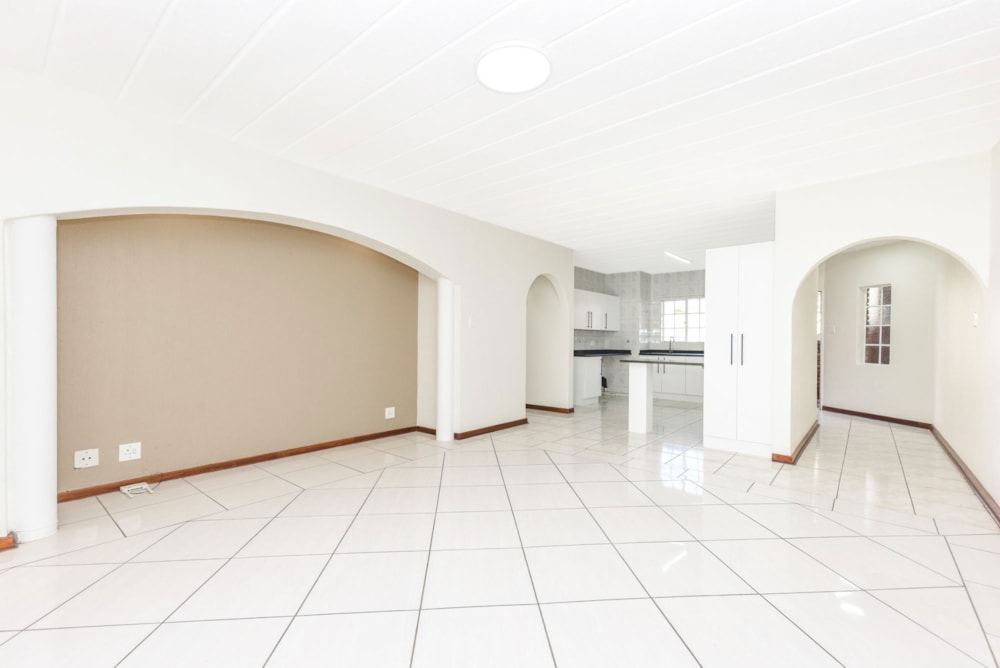 Apartment for sale in North Riding - FW1743998