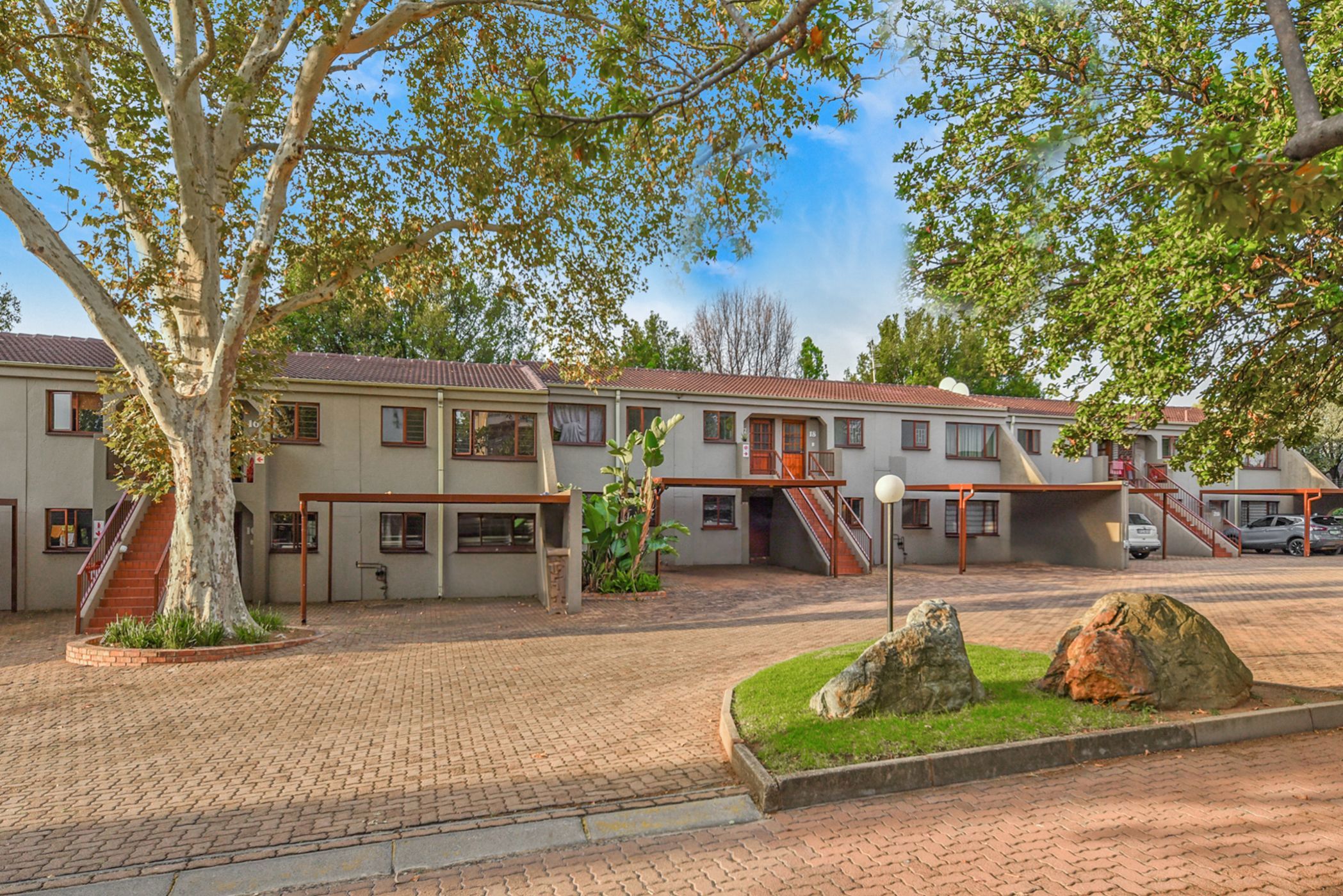 Apartment to rent in Sunninghill Gardens - FYL1756516