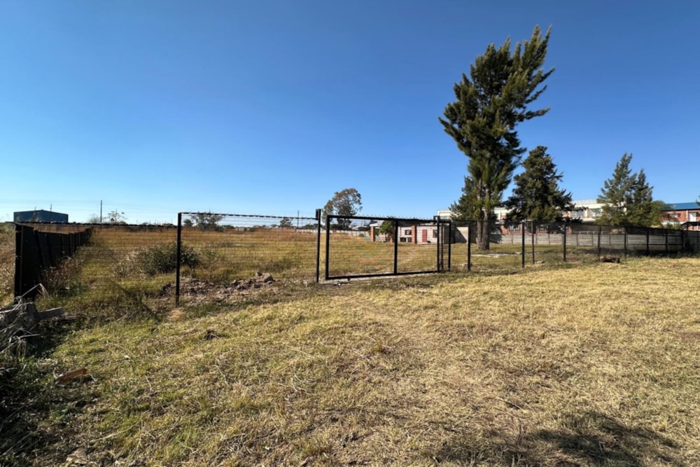 Commercial industrial property for sale in Donnington, Zimbabwe - 3ZB1744031 Commercial industrial property for sale in Donnington, Zimbabwe - 3ZB1744031
