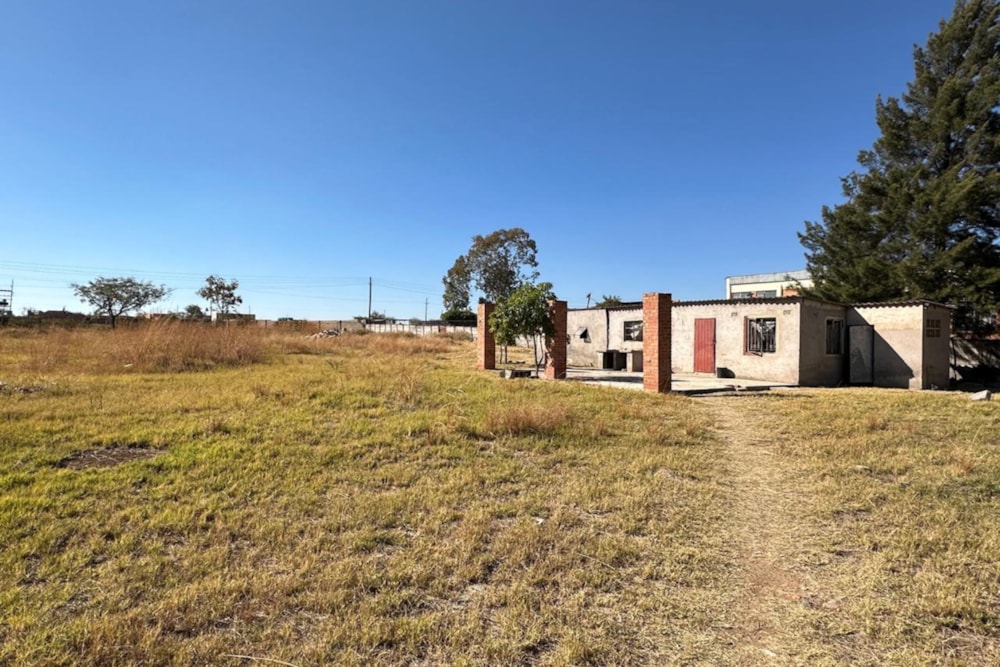 Commercial industrial property for sale in Donnington, Zimbabwe - 3ZB1744031 Commercial industrial property for sale in Donnington, Zimbabwe - 3ZB1744031