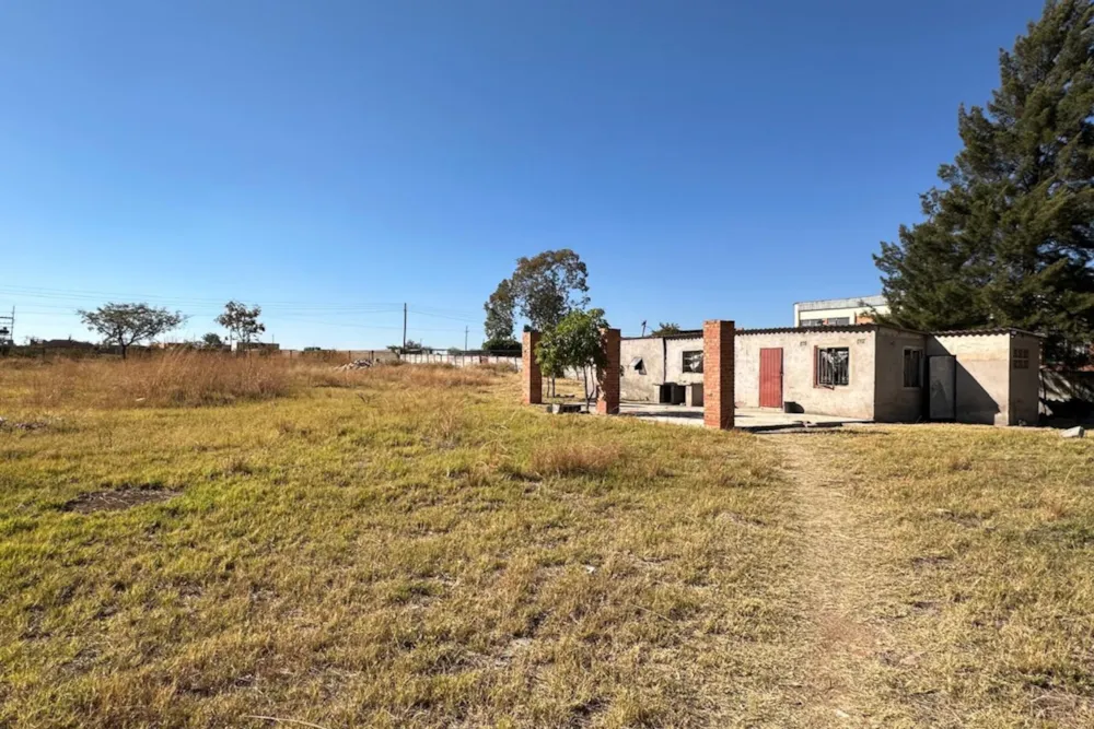 Commercial industrial property for sale in Donnington, Zimbabwe - 3ZB1744031 Commercial industrial property for sale in Donnington, Zimbabwe - 3ZB1744031