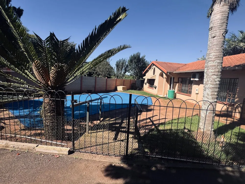 Single-storey house let in Camperdown - 1PM1749547