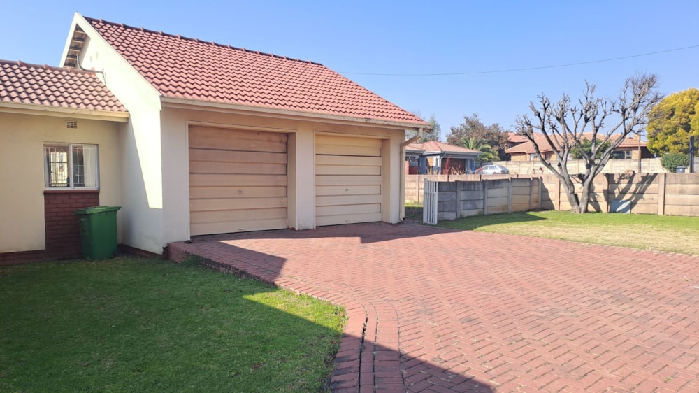 House for sale in Middelburg South (Mpumalanga South)  - 1MD1744120