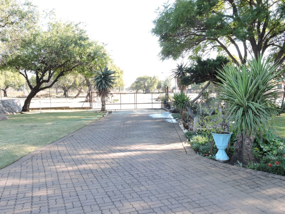 Mixed use farm for sale in Swartruggens - 1RU1744583