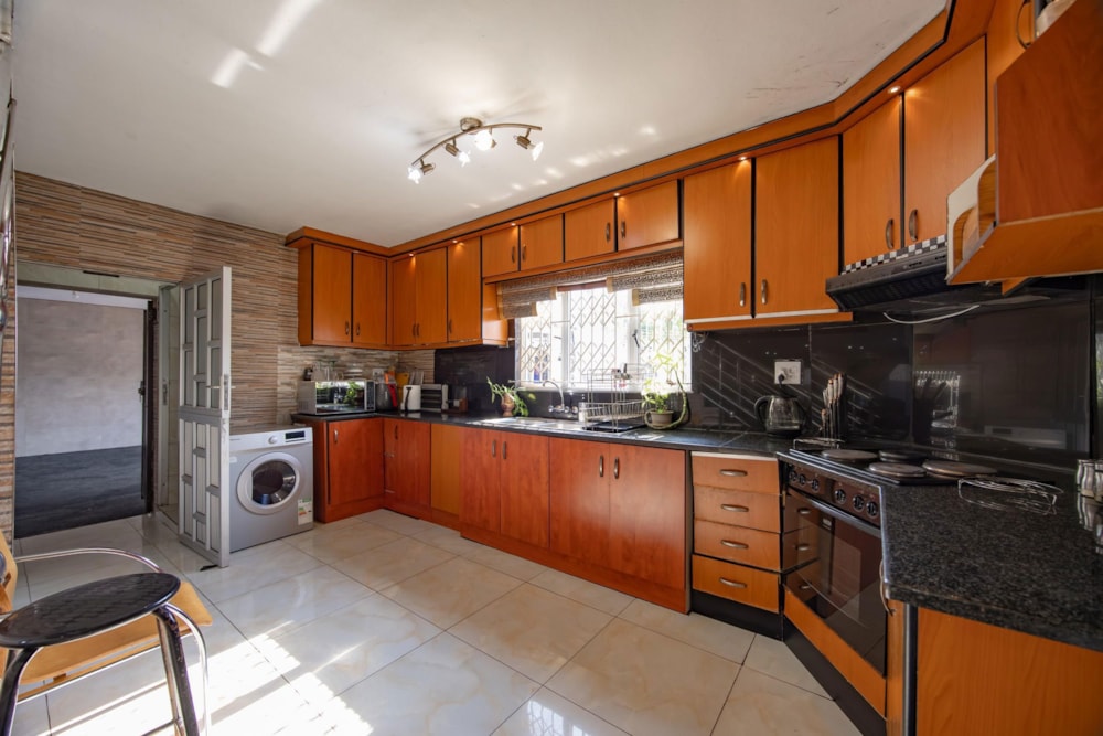 House for sale in Chatsworth, KwaZulu-Natal - 1WP1744387