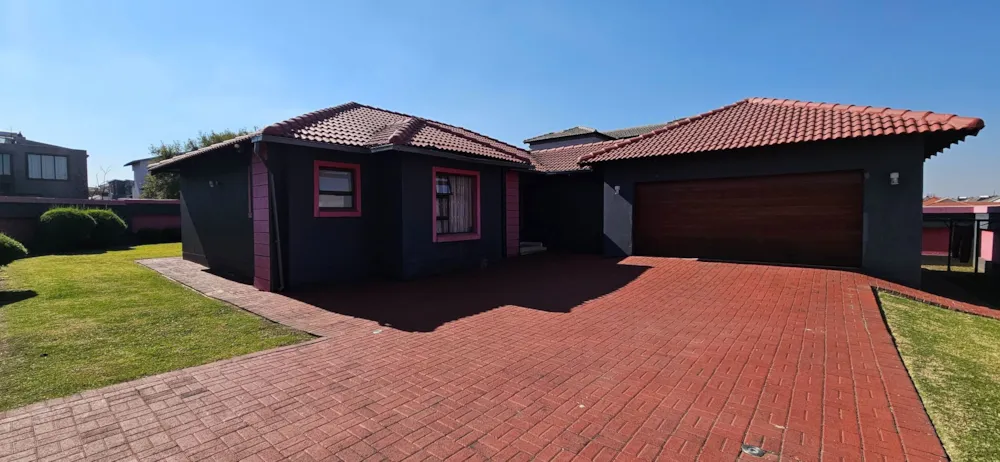 House for sale in Helderwyk Estate - 1BJ1744431 House for sale in Helderwyk Estate - 1BJ1744431