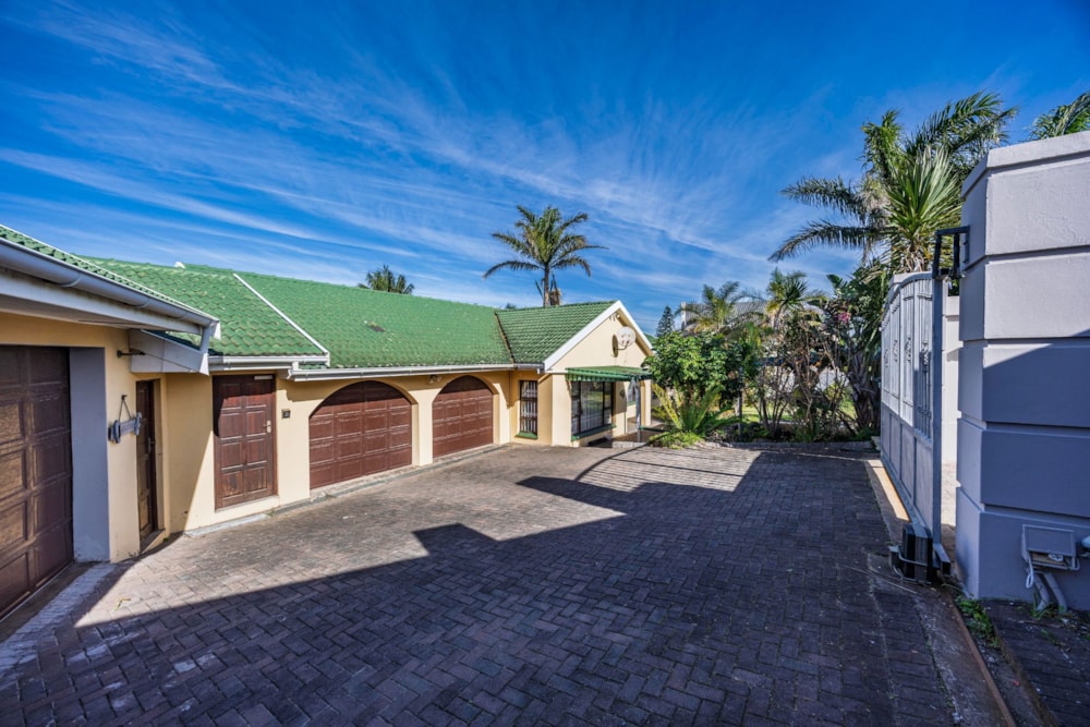 House for sale in Beacon Bay - 1EZ1742862