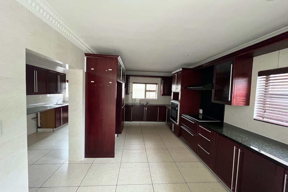 Multi-storey house to rent in West Beach, Blouberg - 1TV1741761
