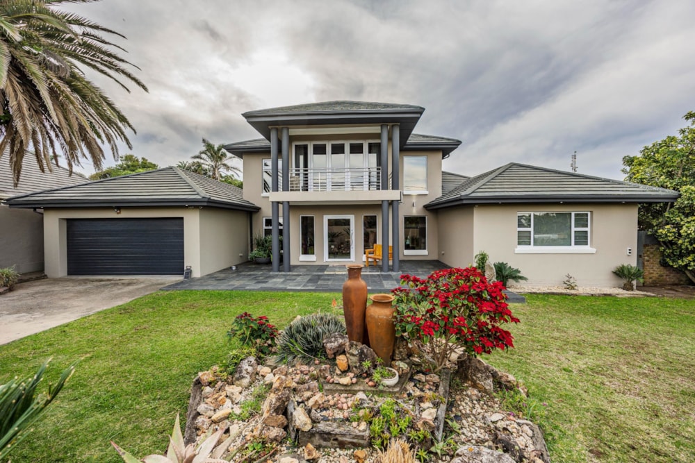 Double-storey house for sale in Nahoon Beach - 1EZ1743238 Double-storey house for sale in Nahoon Beach - 1EZ1743238