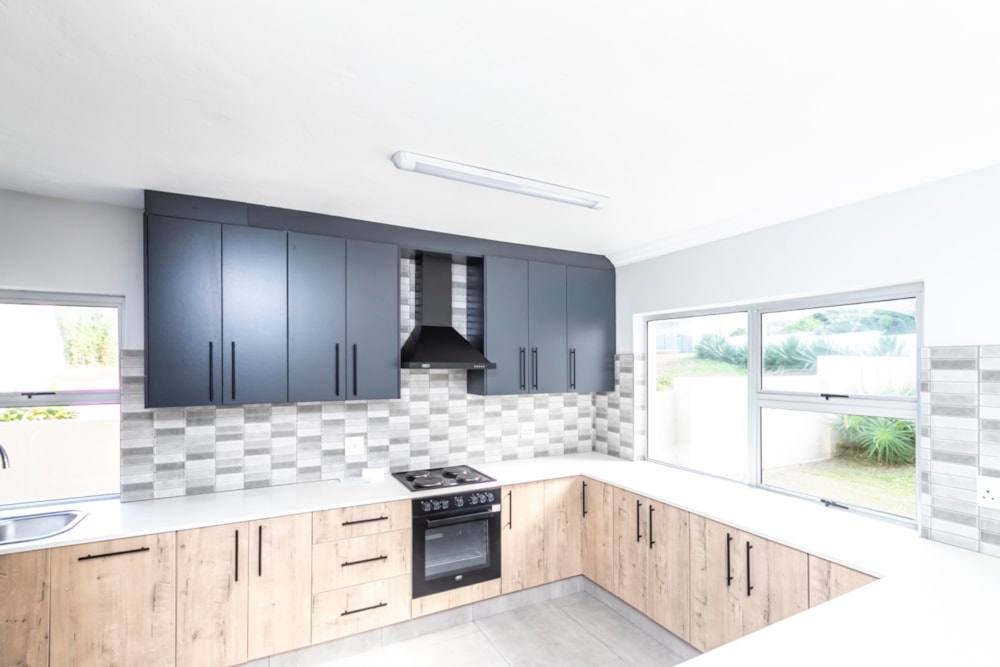 Security complex home for sale in Gonubie - 1EZ1744372