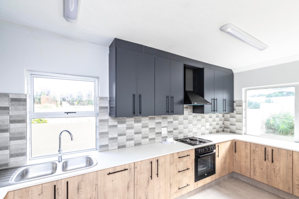 Security complex home for sale in Gonubie - 1EZ1744372