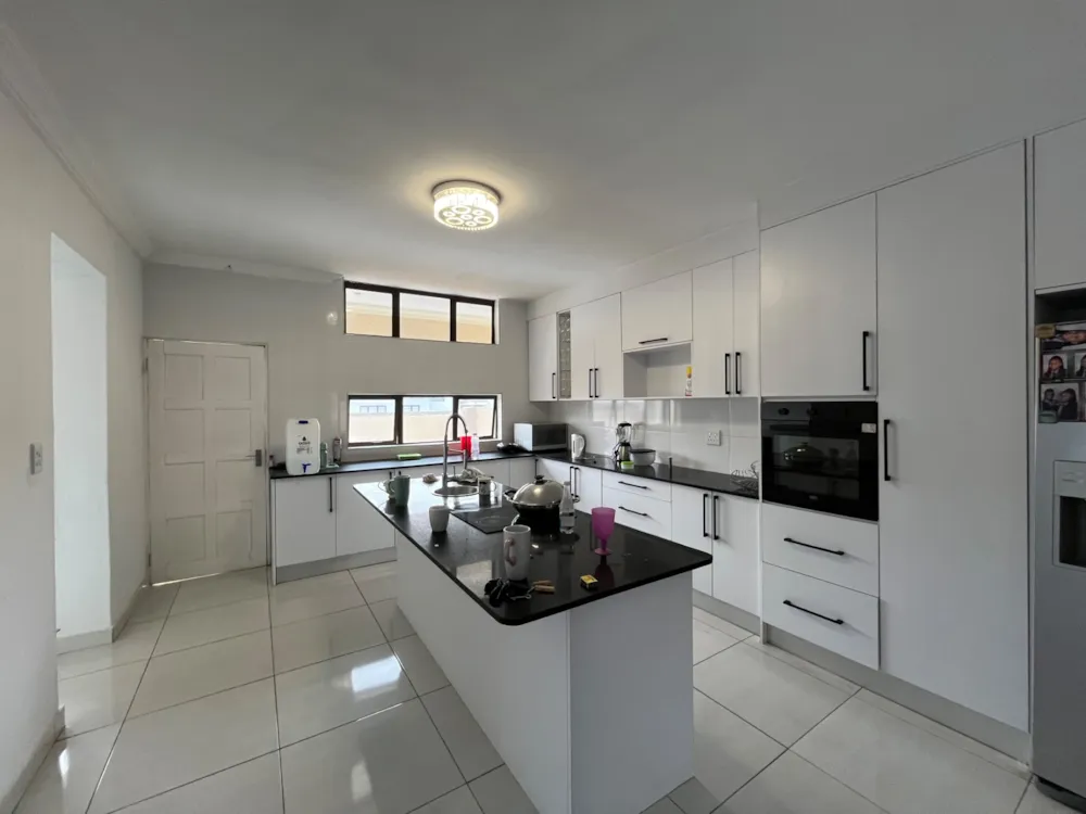 Double-storey house for sale in Bendor - 1PS1741590