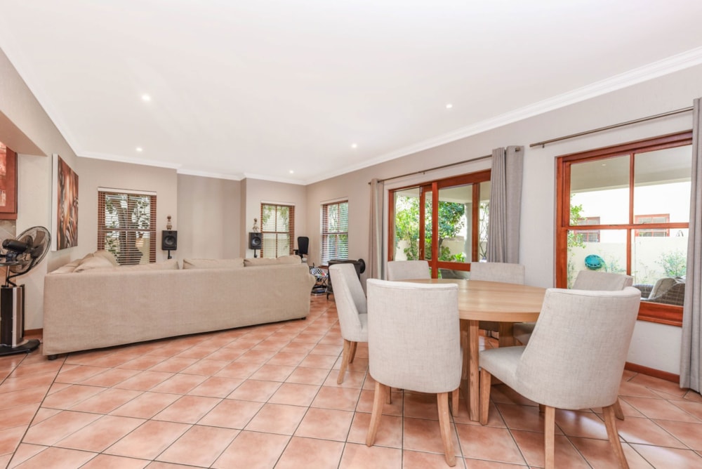 Double-storey cluster let in Stratford Gardens - FYL1740723 Double-storey cluster let in Stratford Gardens - FYL1740723