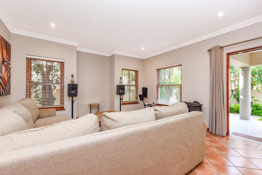 Double-storey cluster let in Stratford Gardens - FYL1740723 Double-storey cluster let in Stratford Gardens - FYL1740723