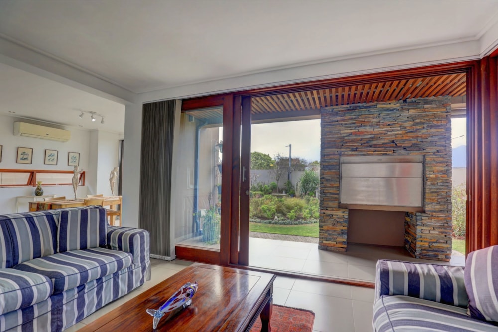 Security estate home for sale in Earl's Court - GEO1741851
